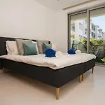 شقة Zentuni Ocean Front